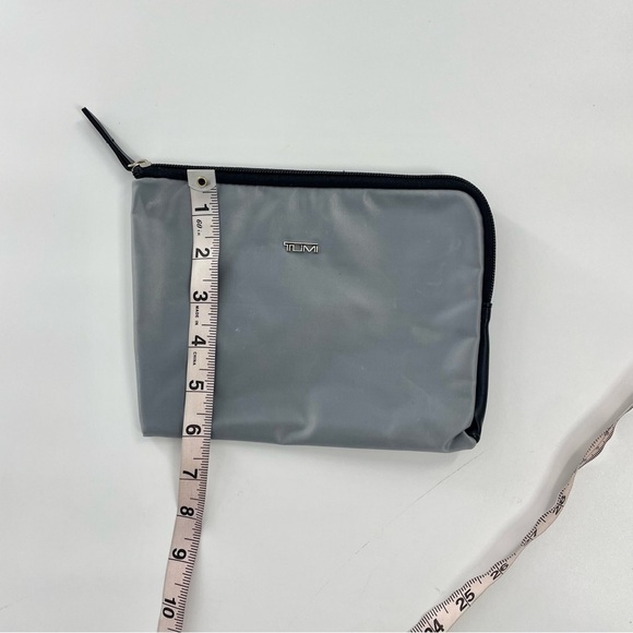 Tumi for Delta Gray Silver Zip Nylon Small Travel Bag Pouch - Picture 4 of 6